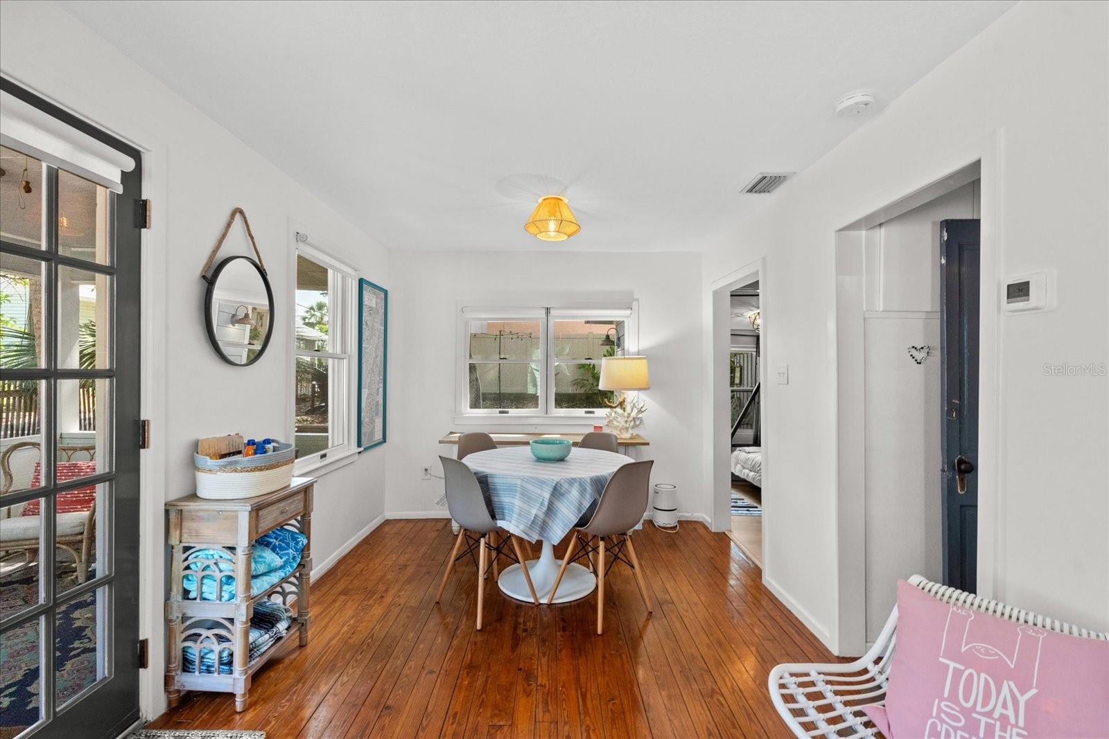 Image 19 of 44 For 209 Esther Street