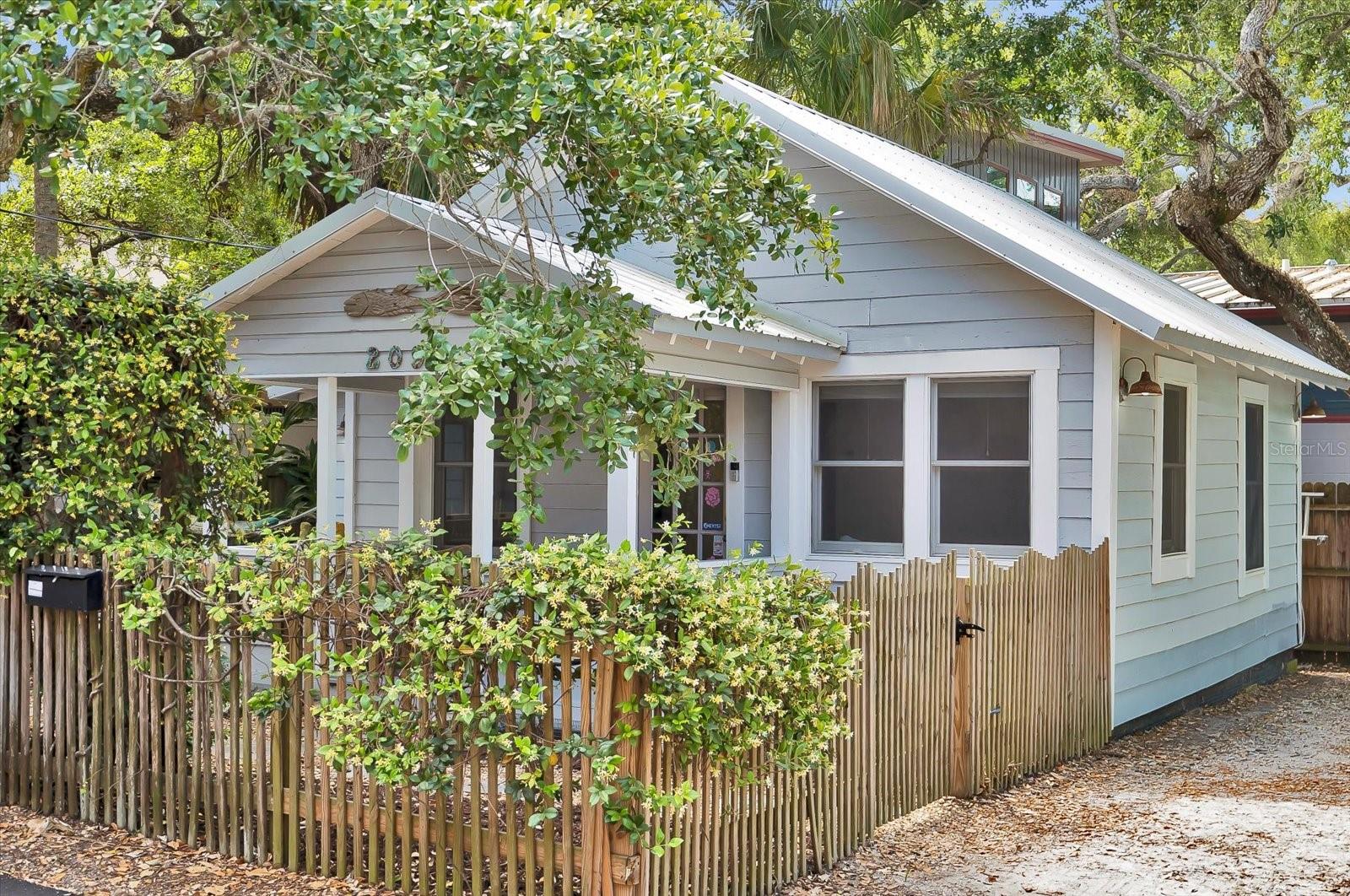 Image 30 of 44 For 209 Esther Street