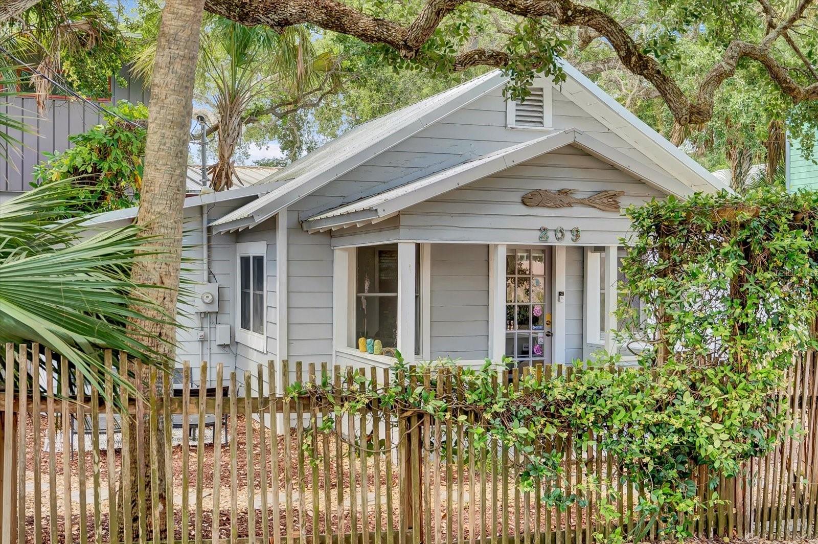 Image 32 of 44 For 209 Esther Street
