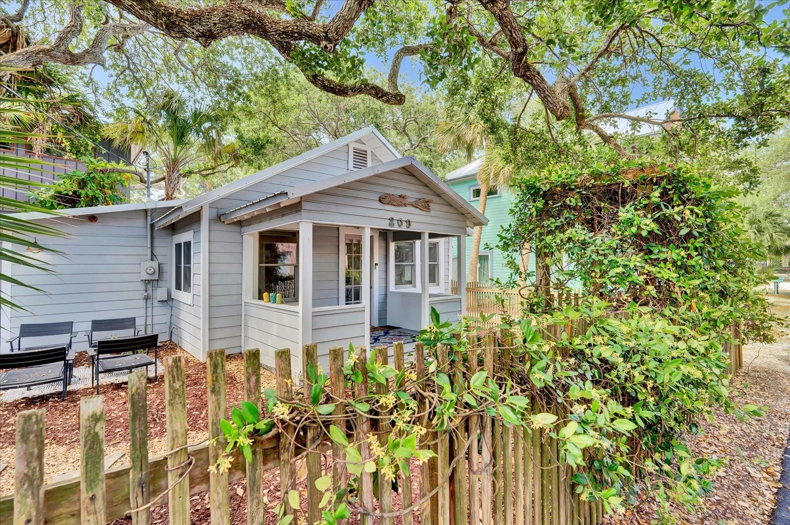 Image 33 of 44 For 209 Esther Street