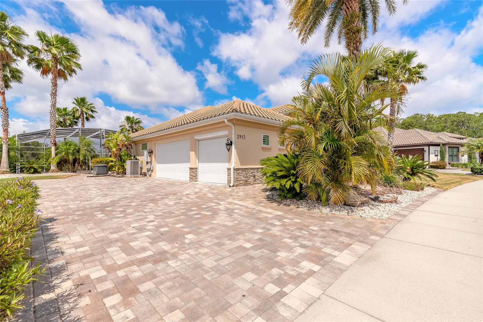 Image 16 of 66 For 2913 Linari Court