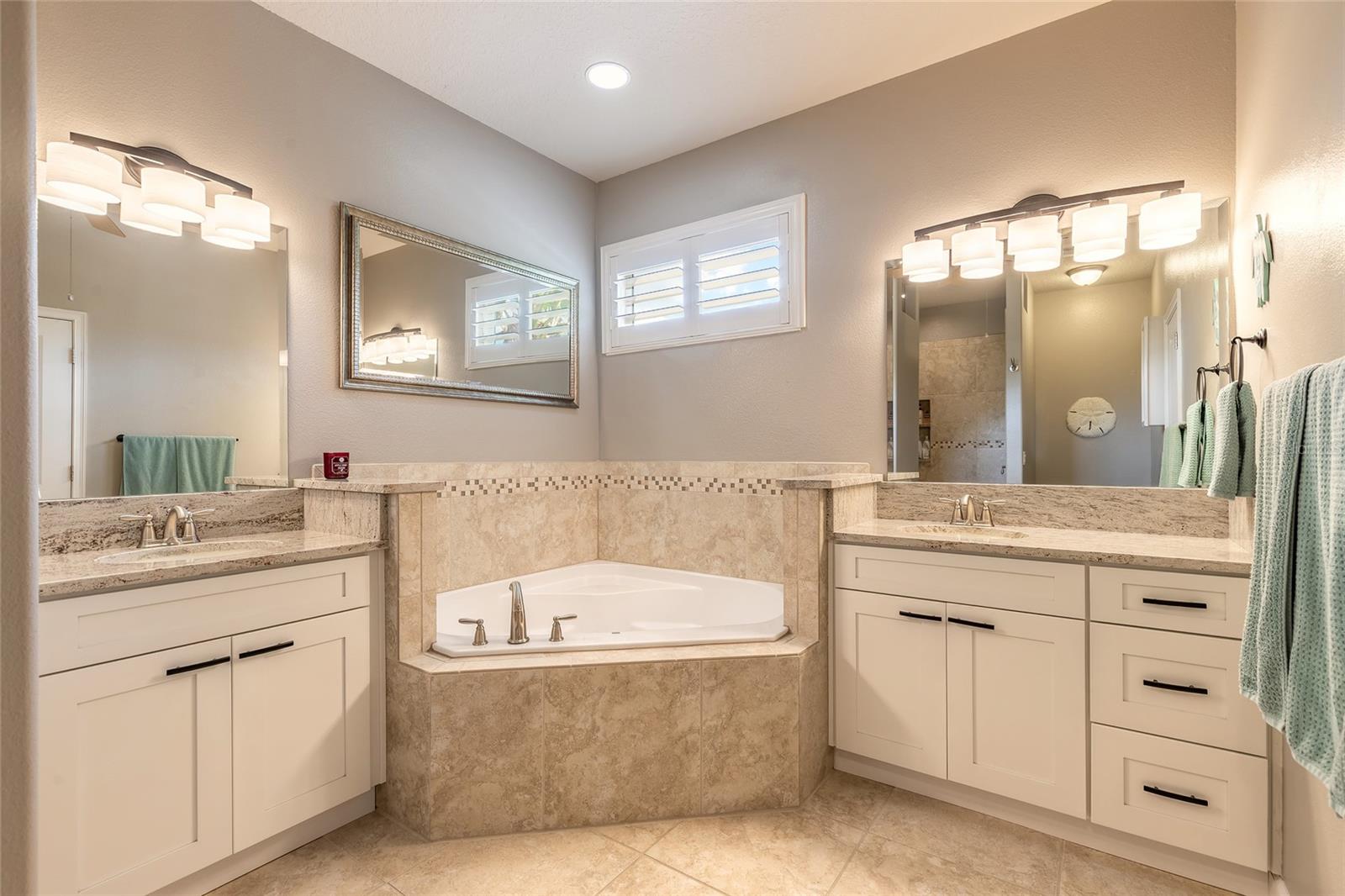 Image 23 of 66 For 2913 Linari Court
