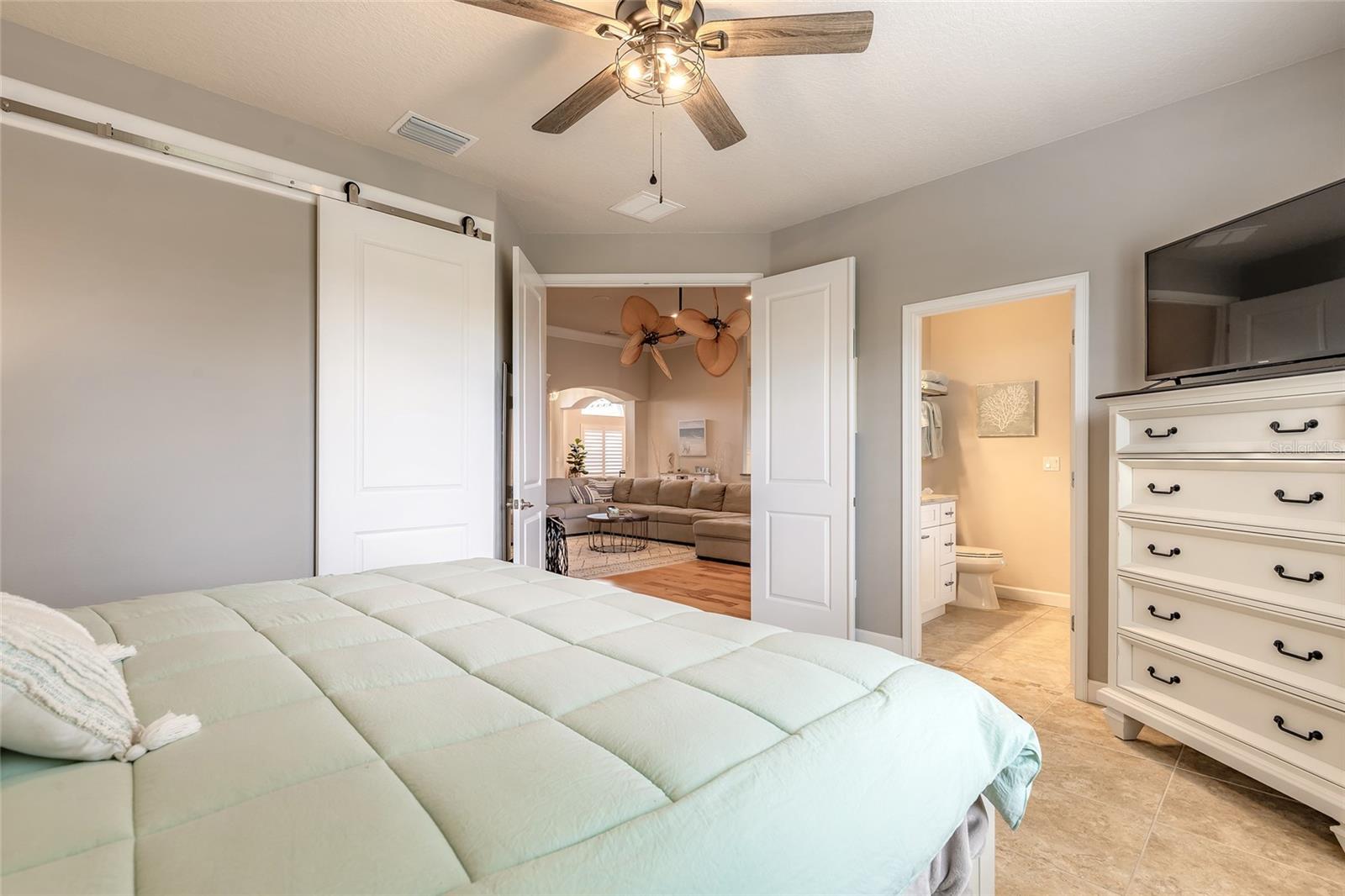 Image 26 of 66 For 2913 Linari Court