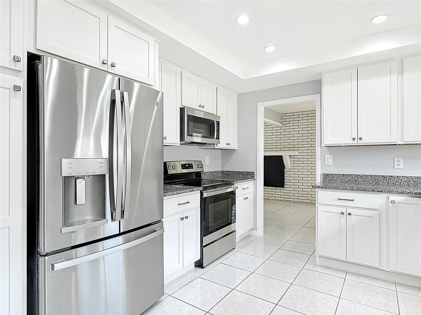 Image 14 of 51 For 1812 Bayview Drive