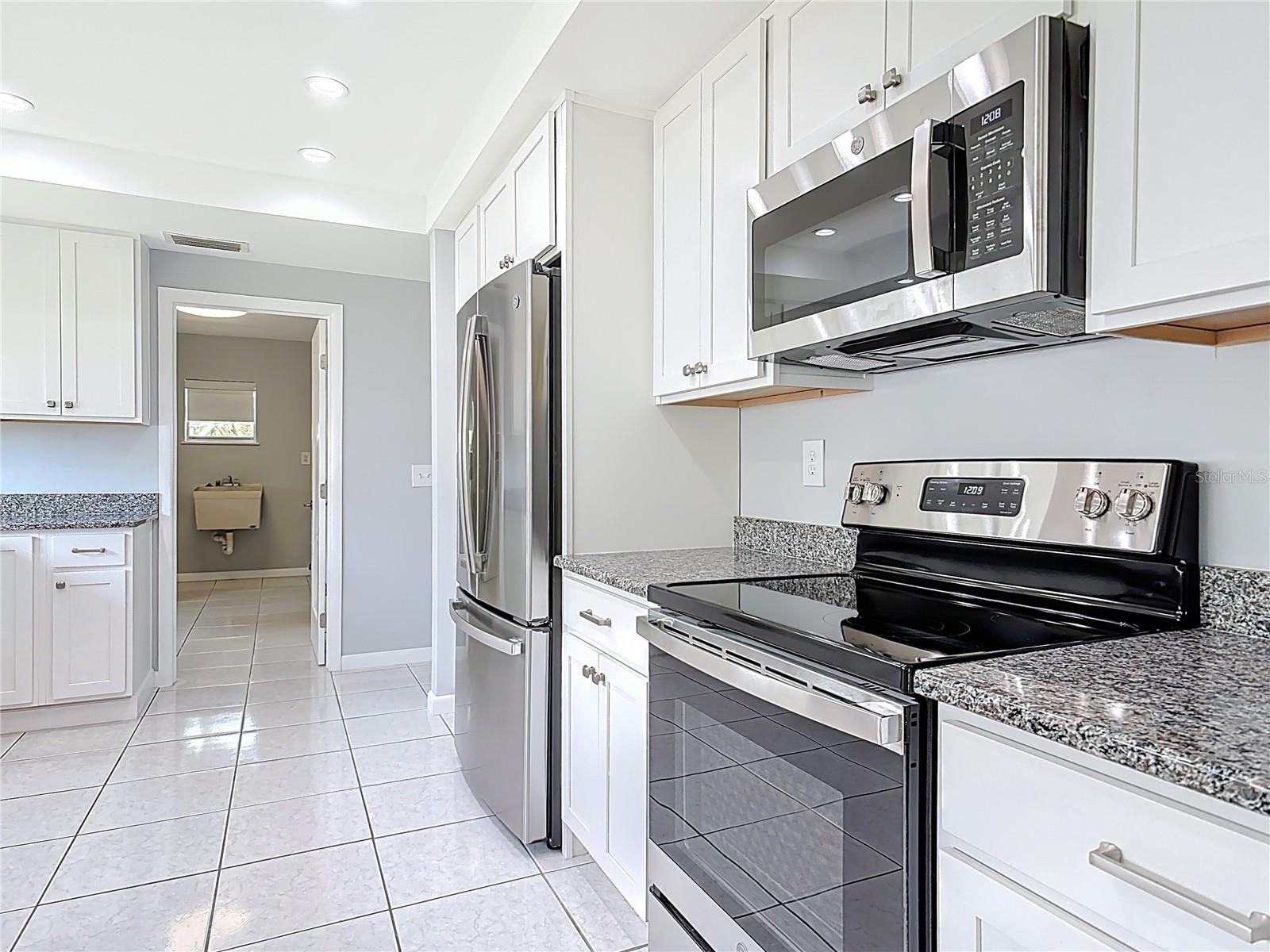 Image 15 of 51 For 1812 Bayview Drive