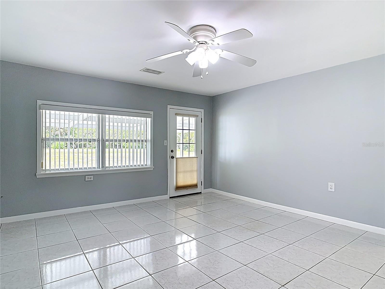 Image 17 of 51 For 1812 Bayview Drive