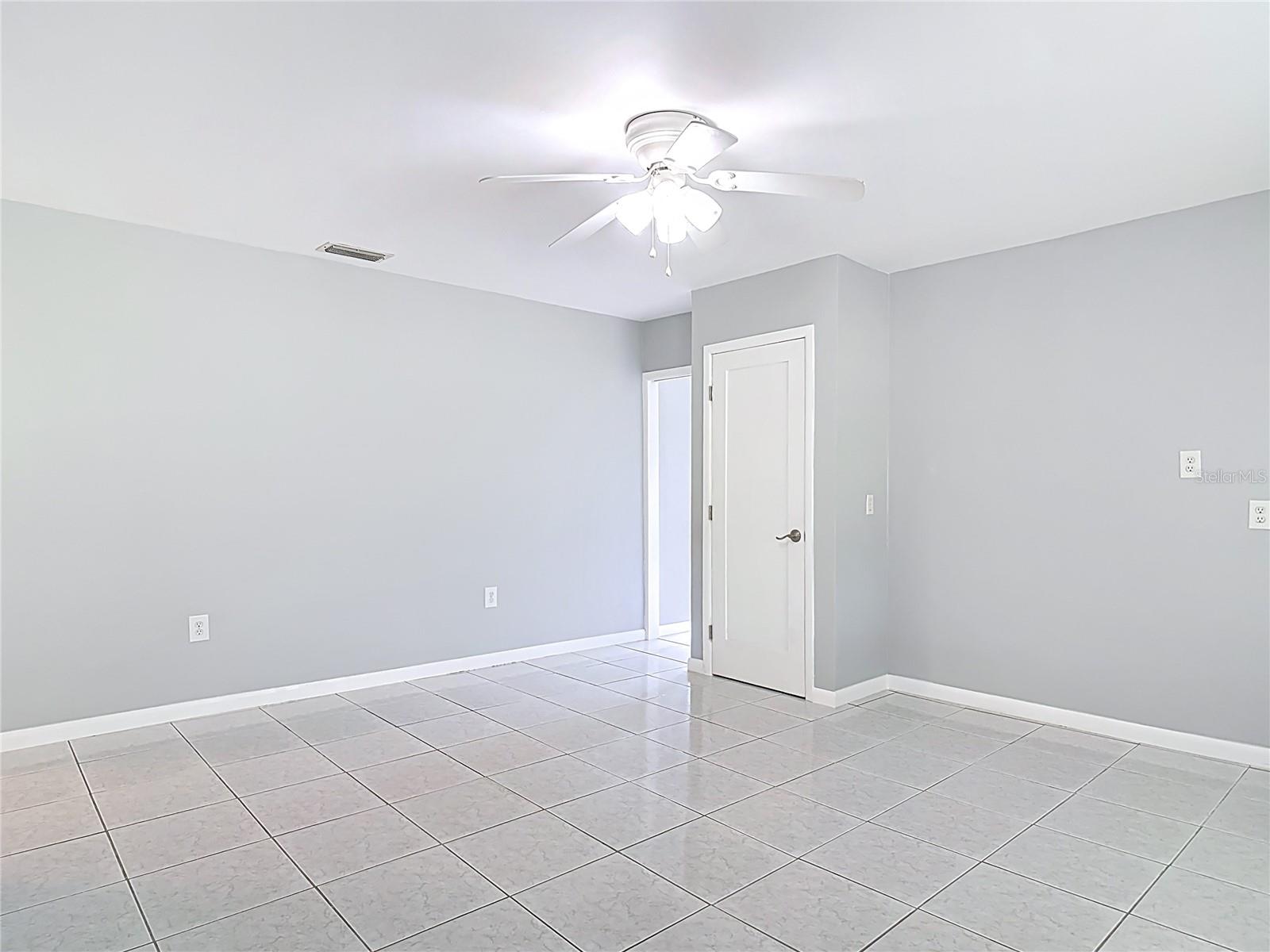 Image 18 of 51 For 1812 Bayview Drive