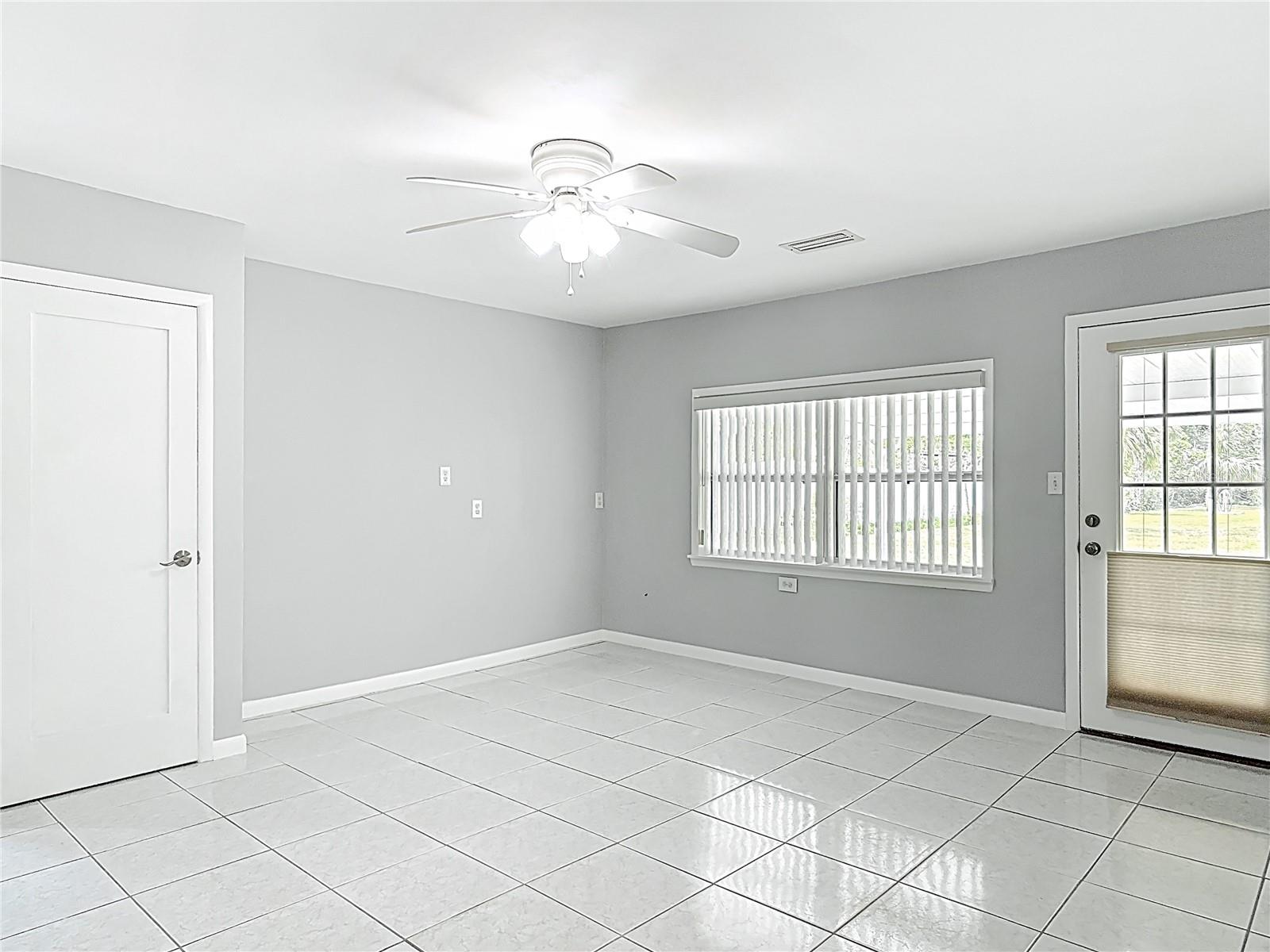 Image 19 of 51 For 1812 Bayview Drive