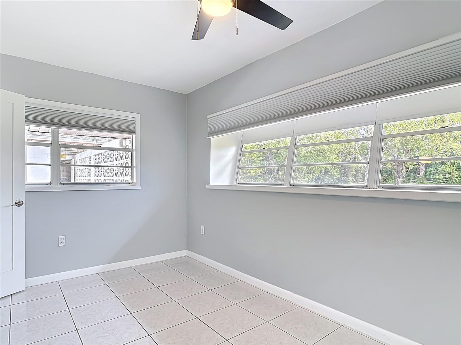 Image 22 of 51 For 1812 Bayview Drive