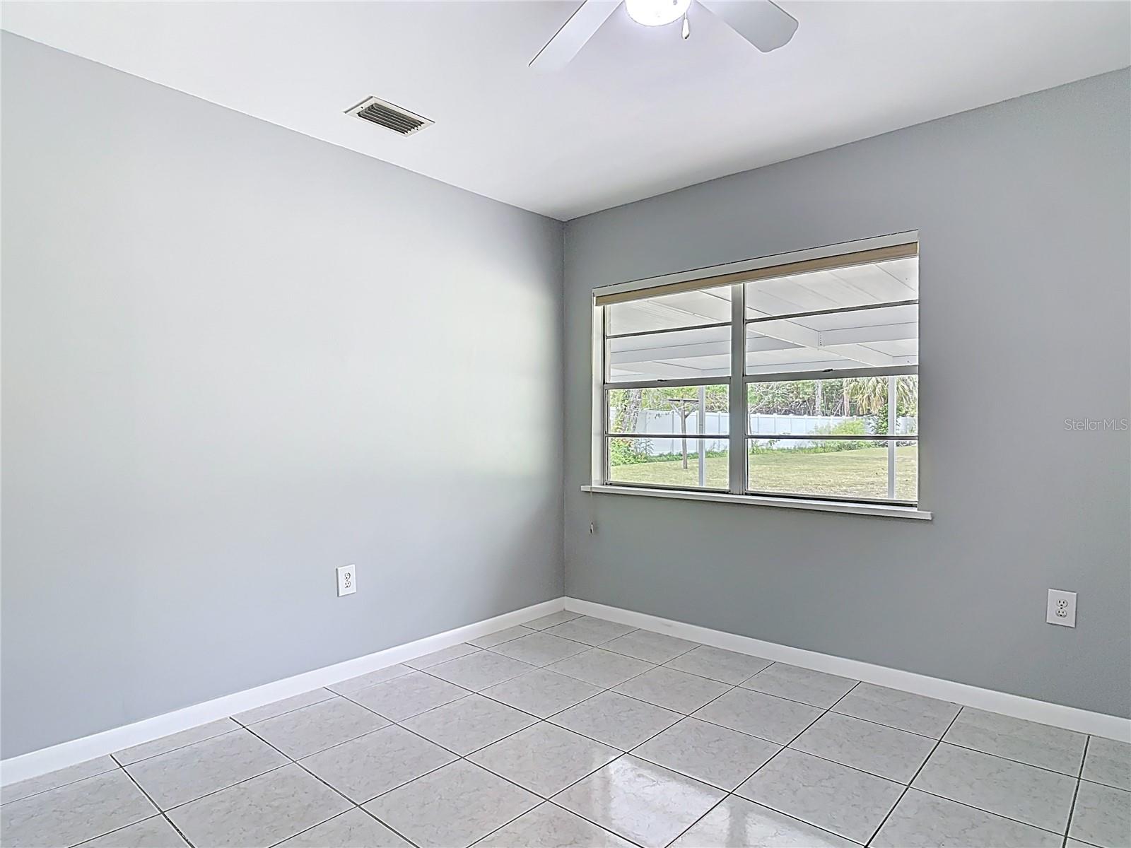 Image 23 of 51 For 1812 Bayview Drive