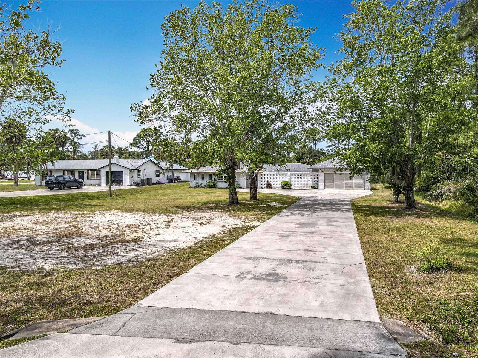 Image 3 of 51 For 1812 Bayview Drive