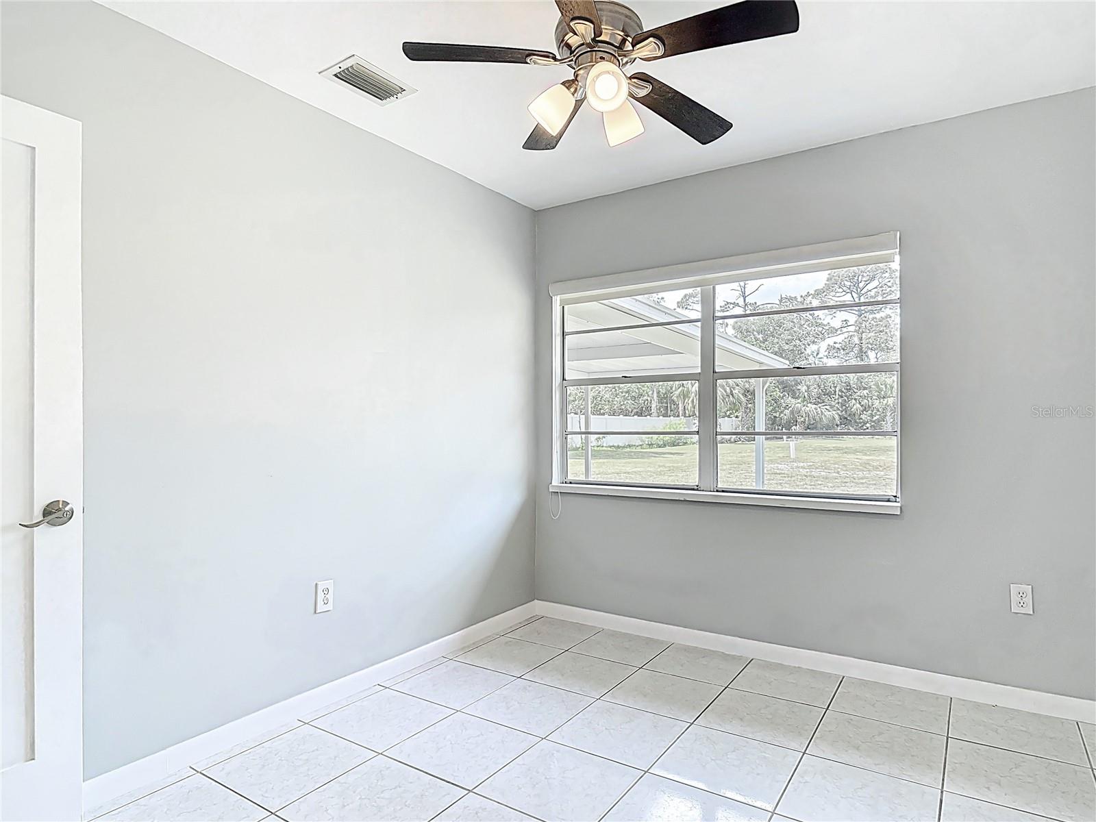 Image 31 of 51 For 1812 Bayview Drive