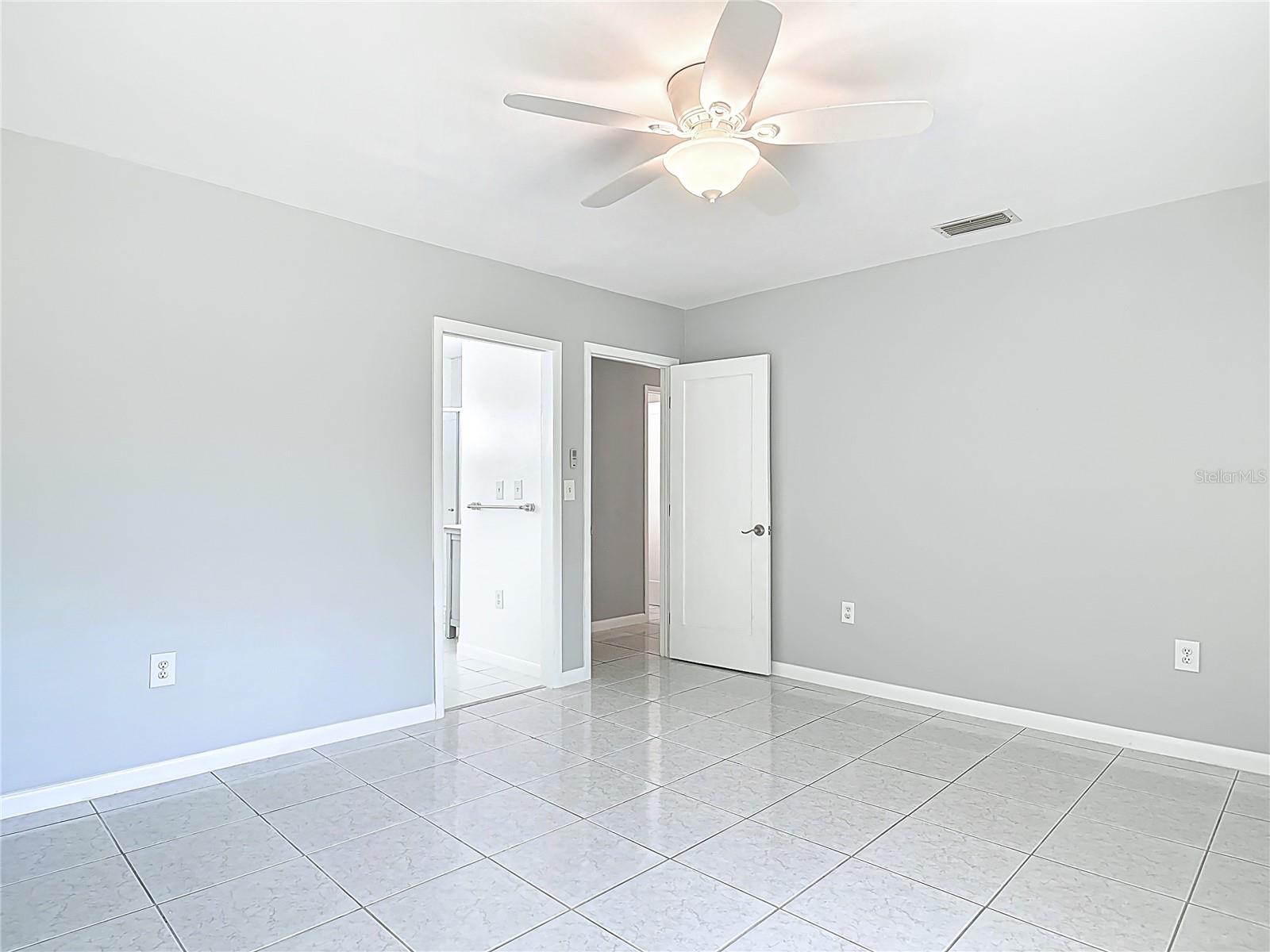 Image 34 of 51 For 1812 Bayview Drive