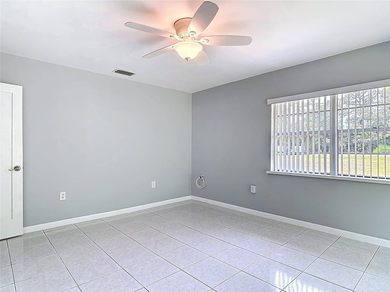 Image 35 of 51 For 1812 Bayview Drive