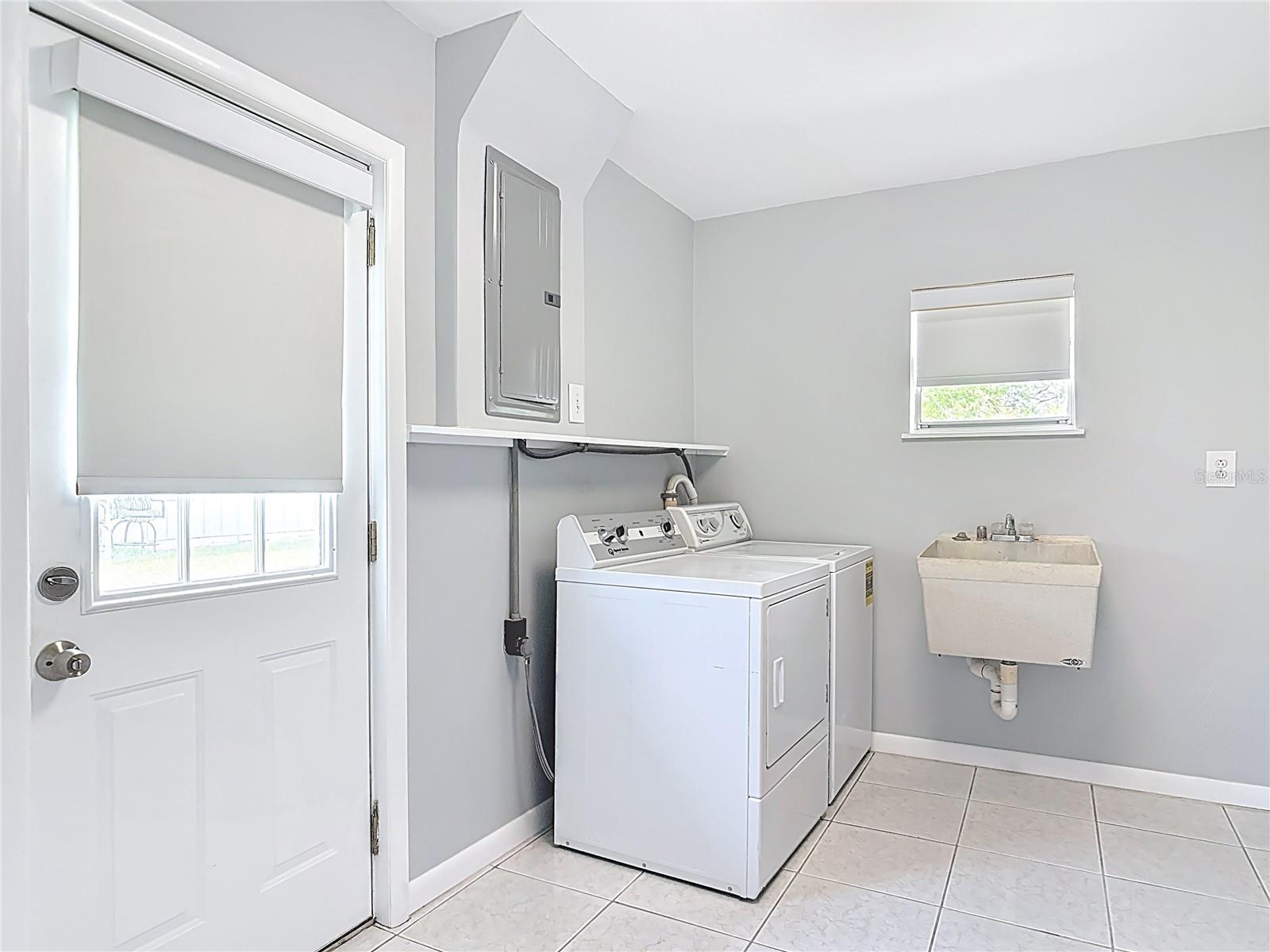 Image 39 of 51 For 1812 Bayview Drive