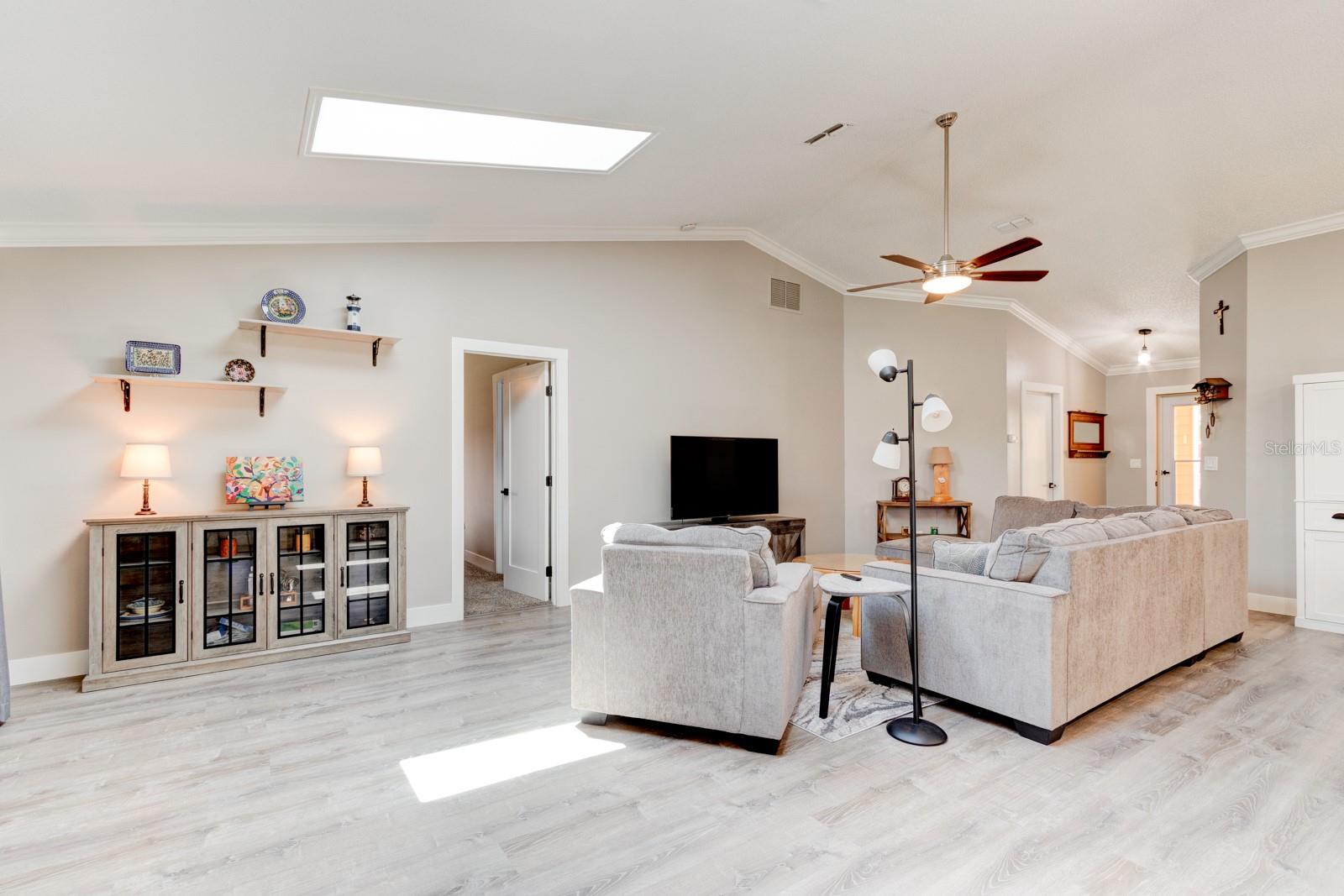 Image 10 of 27 For 706 Sky Tree Court