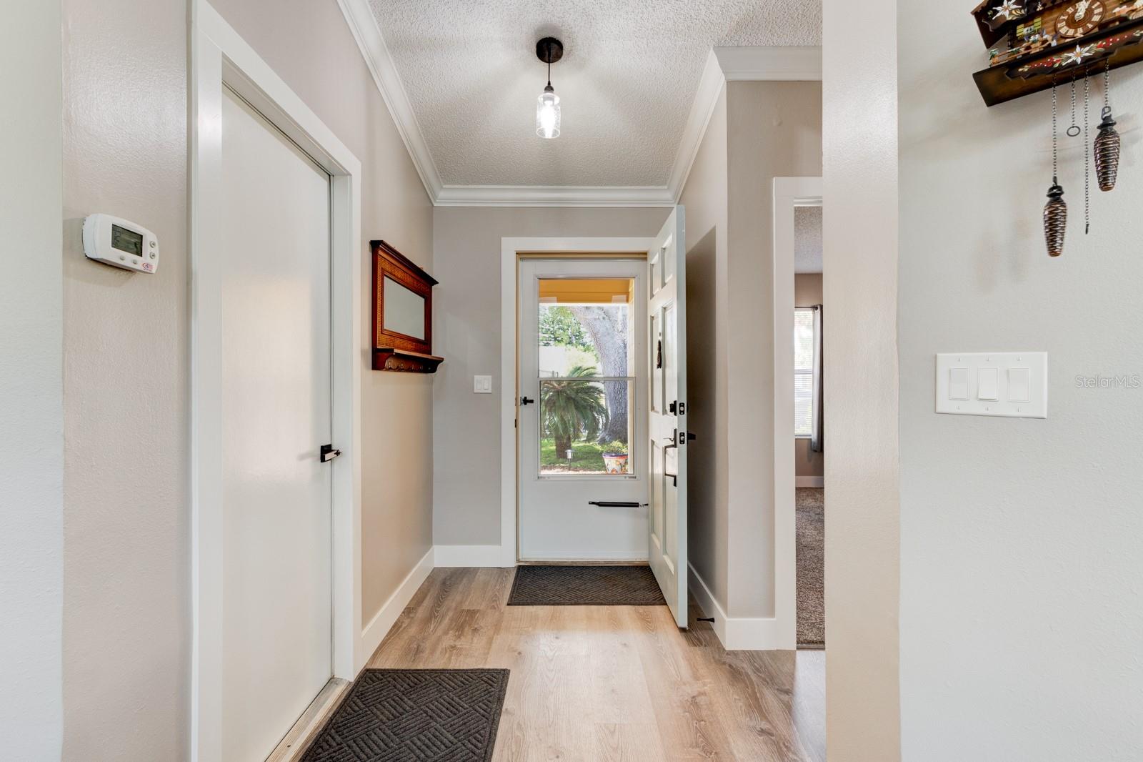 Image 4 of 27 For 706 Sky Tree Court