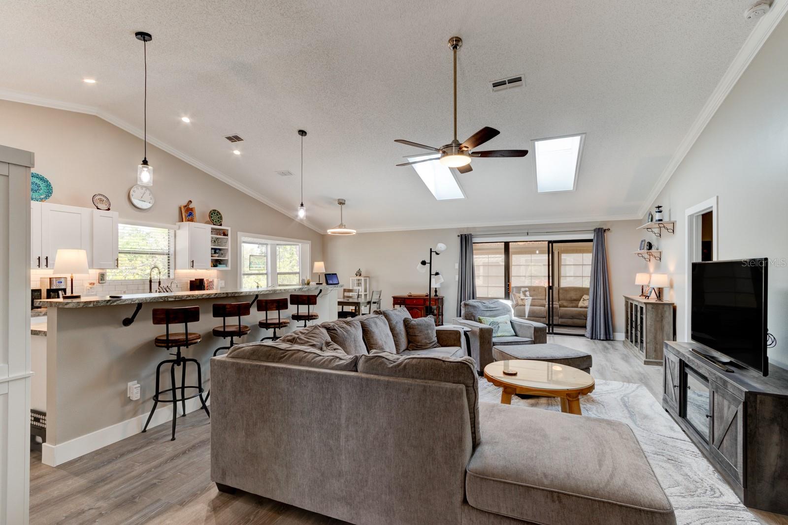 Image 5 of 27 For 706 Sky Tree Court