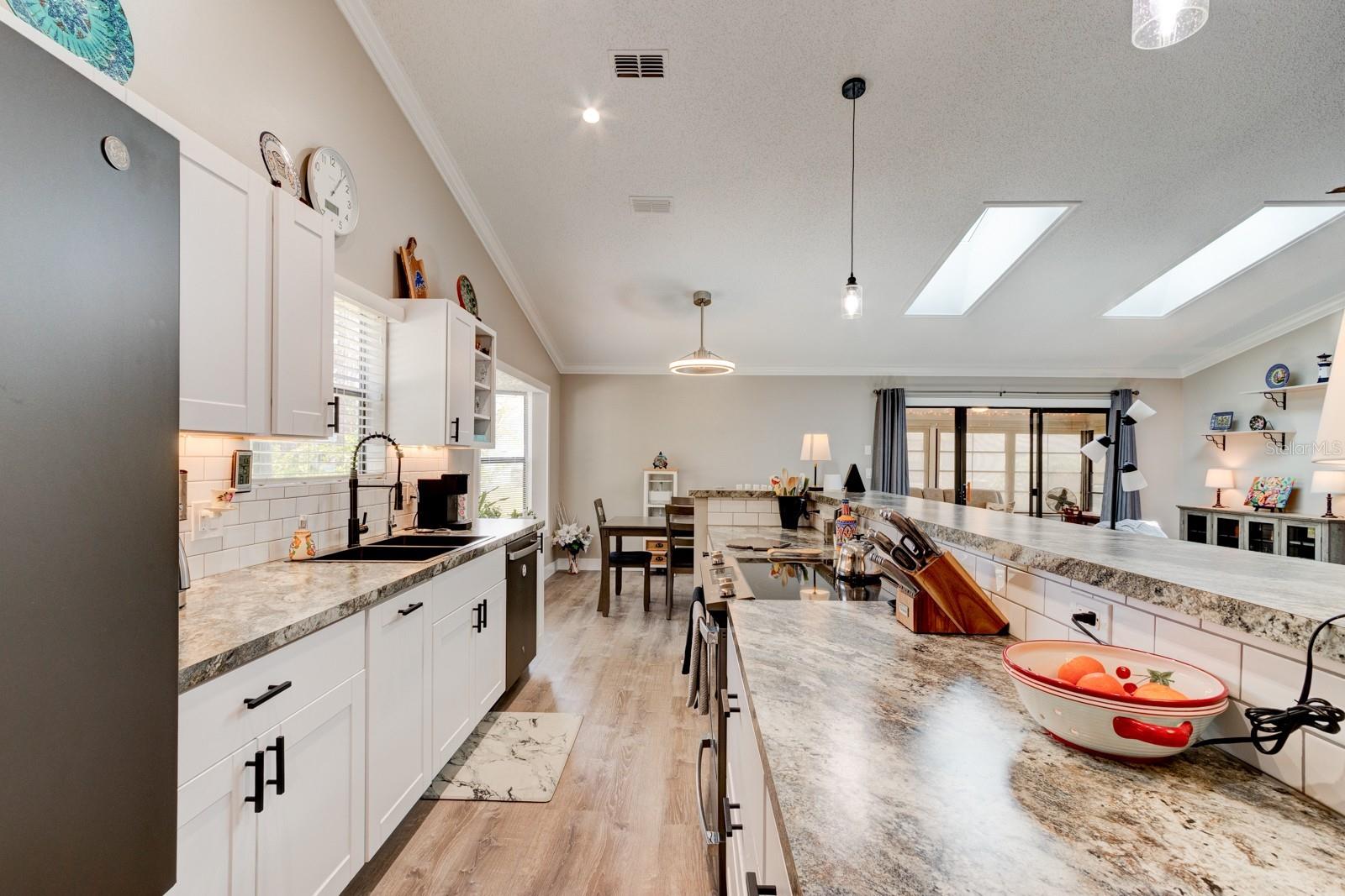 Image 7 of 27 For 706 Sky Tree Court