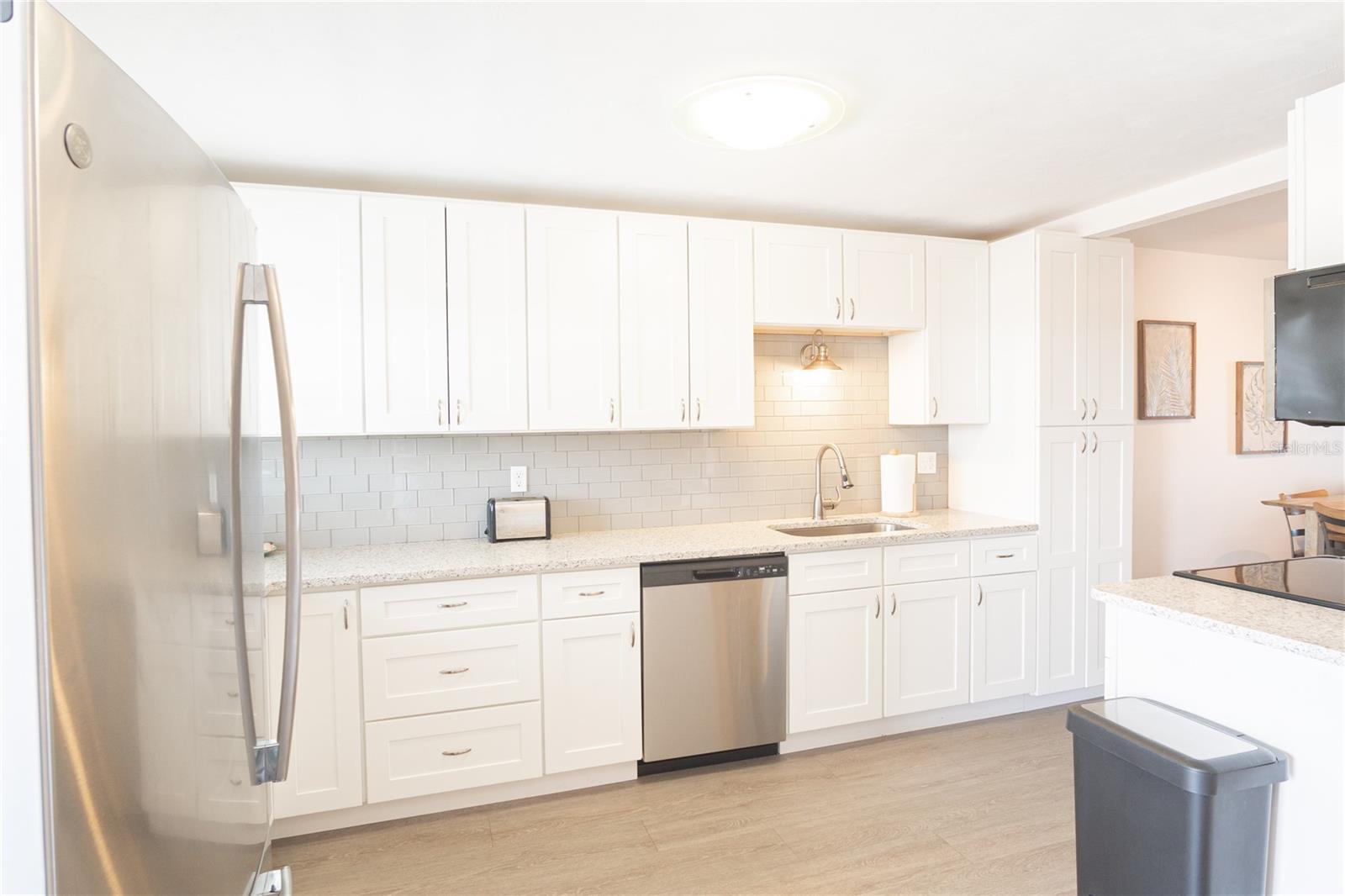 Image 8 of 25 For 4151 Atlantic Avenue 414