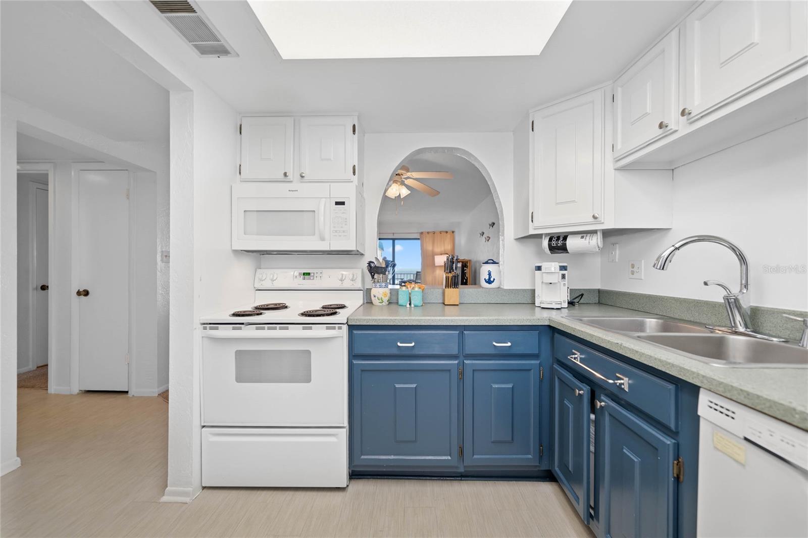 Image 2 of 16 For 4201 Atlantic Avenue 402