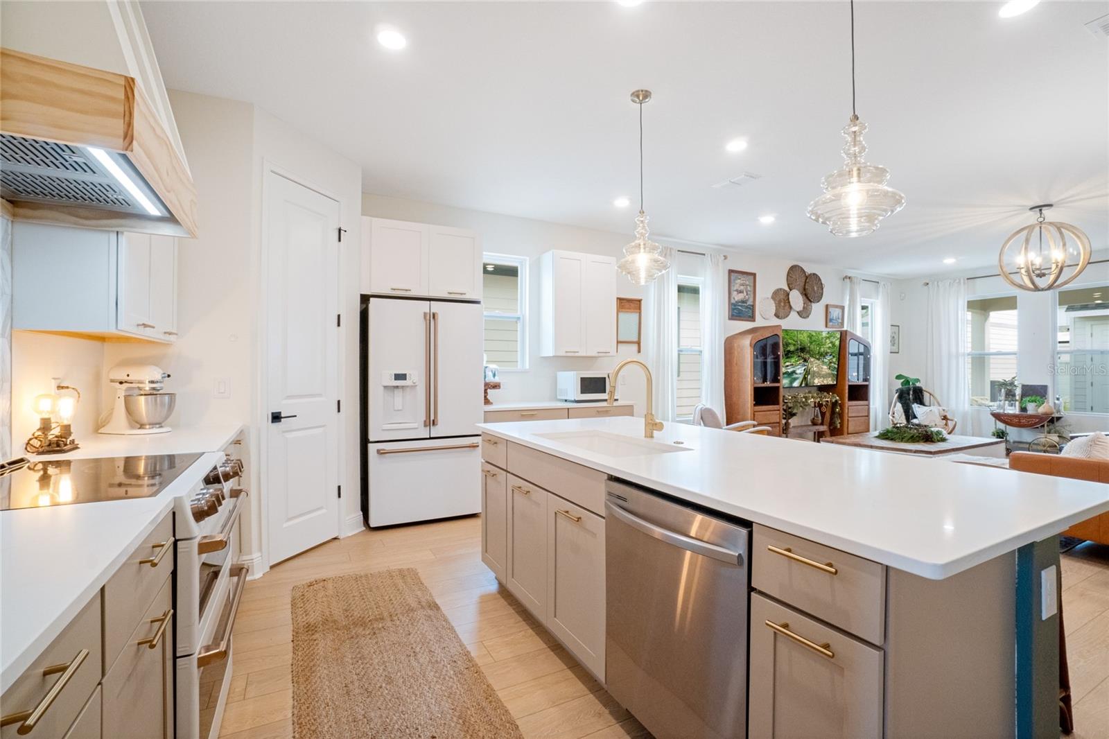 Image 10 of 47 For 6542 Rover Way
