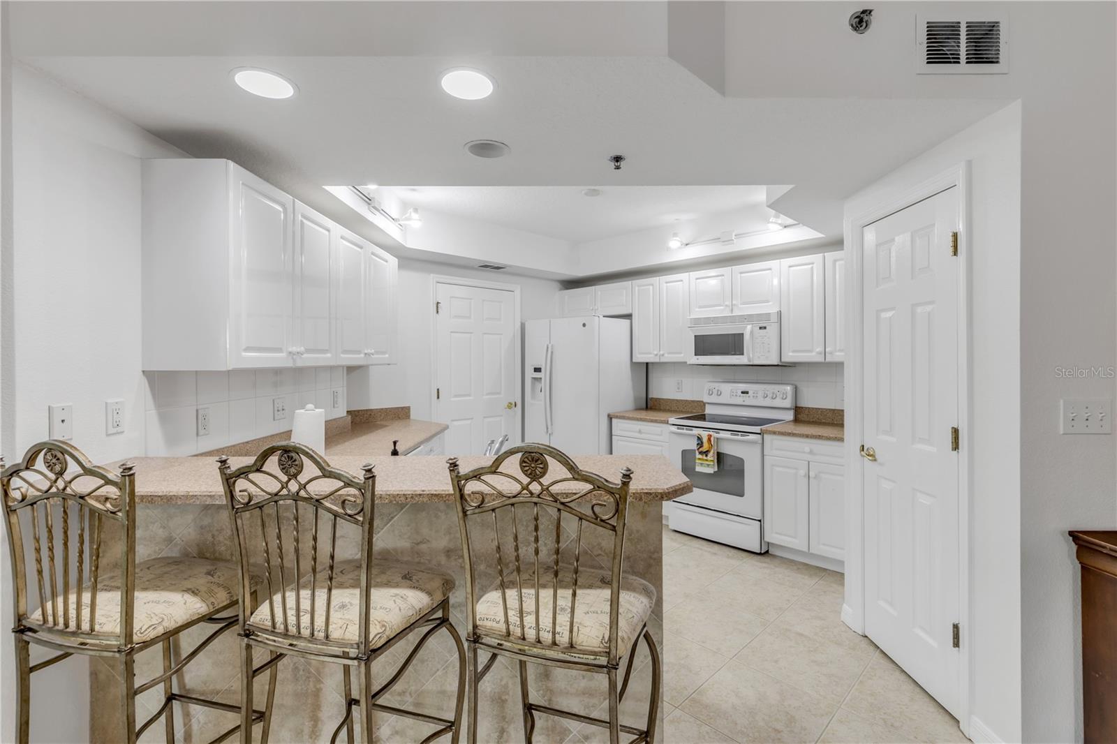 Image 12 of 62 For 5300 Atlantic Avenue 9-206