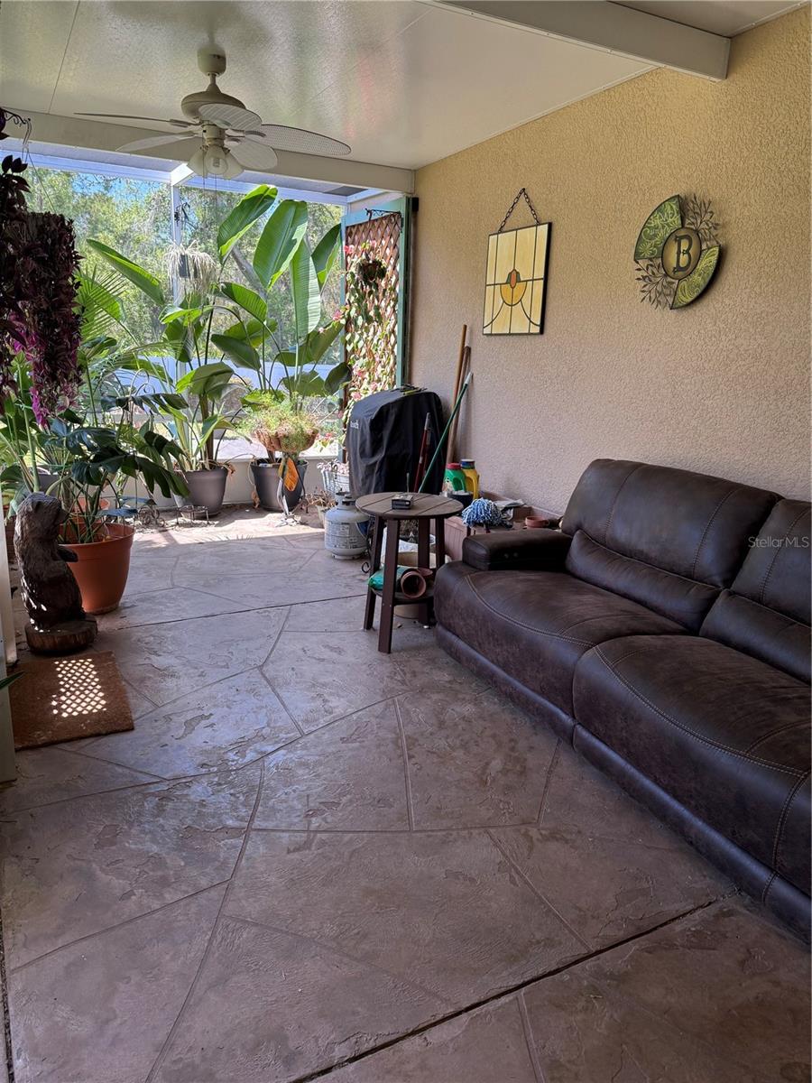 Image 4 of 19 For 115 Los Arbor Drive