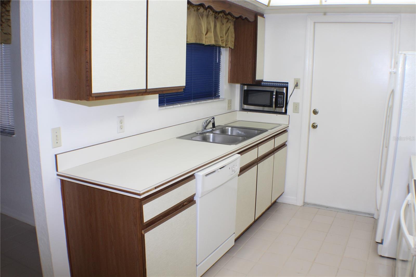 Image 4 of 17 For 2243 Deerwood Drive