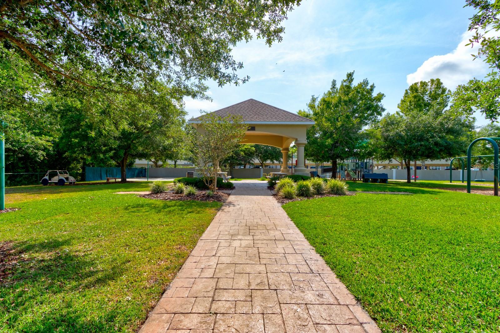 Image 35 of 40 For 1903 Sprucewood Way