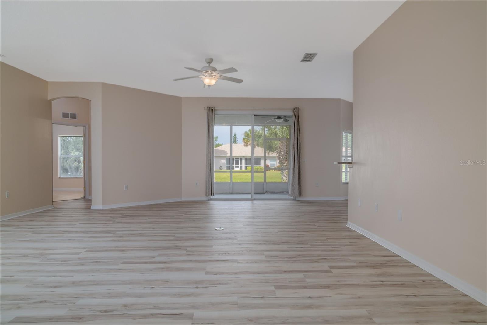 Image 17 of 43 For 404 Central Mariners Drive