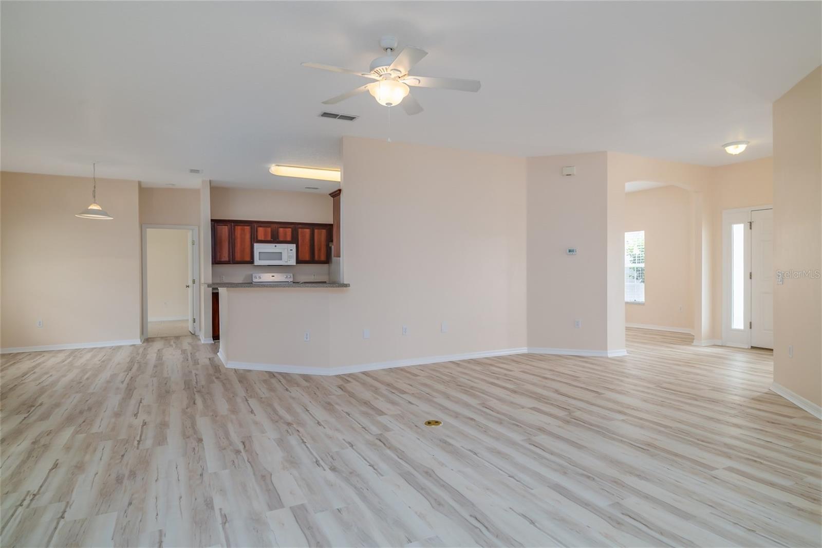 Image 19 of 43 For 404 Central Mariners Drive