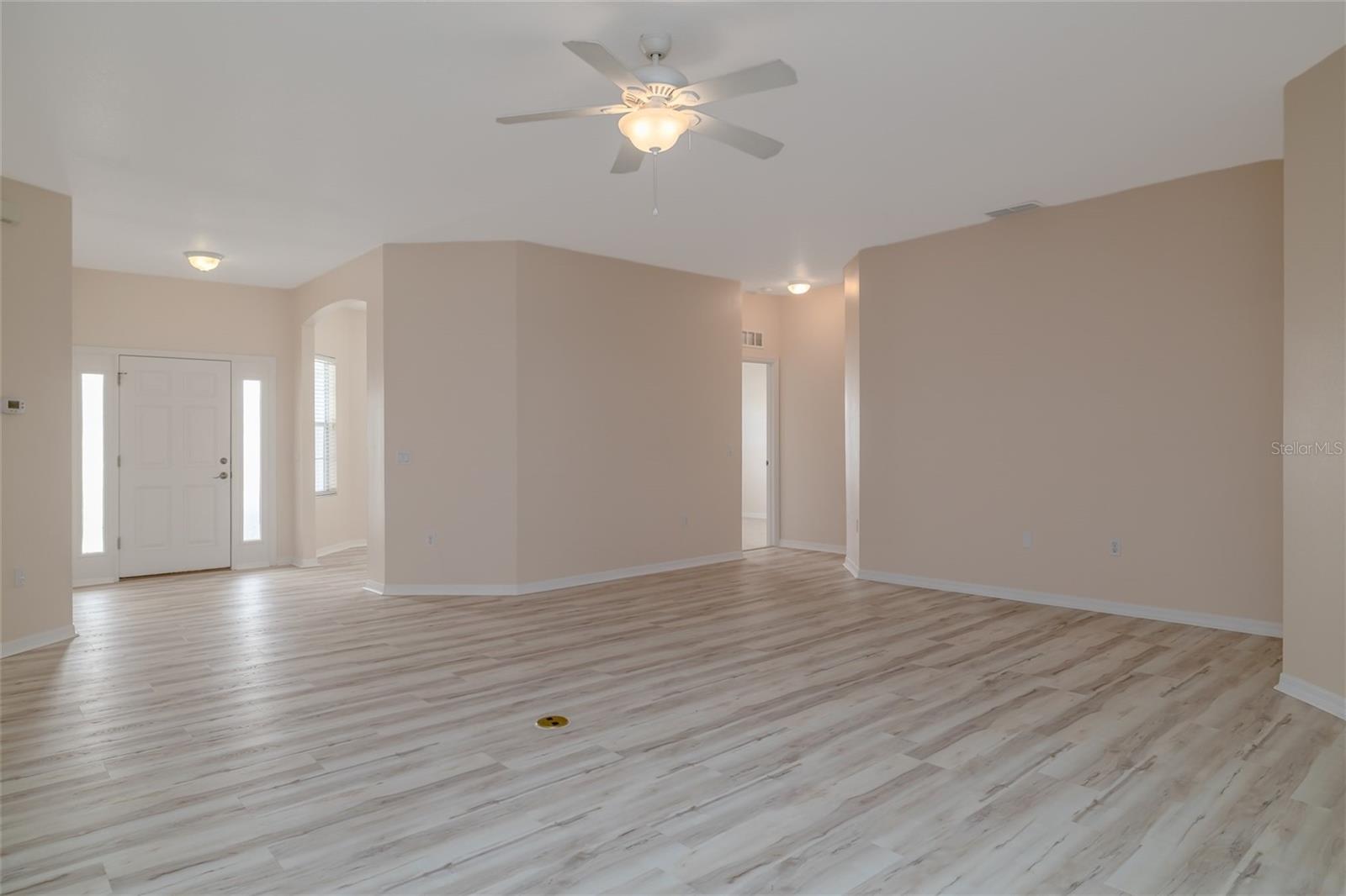 Image 20 of 43 For 404 Central Mariners Drive