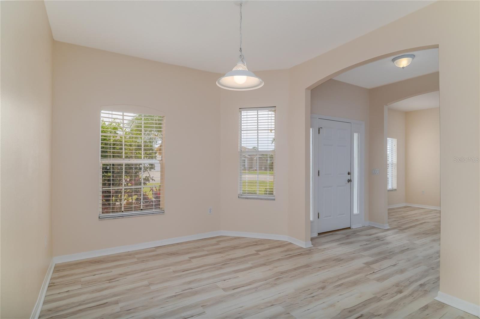 Image 21 of 43 For 404 Central Mariners Drive