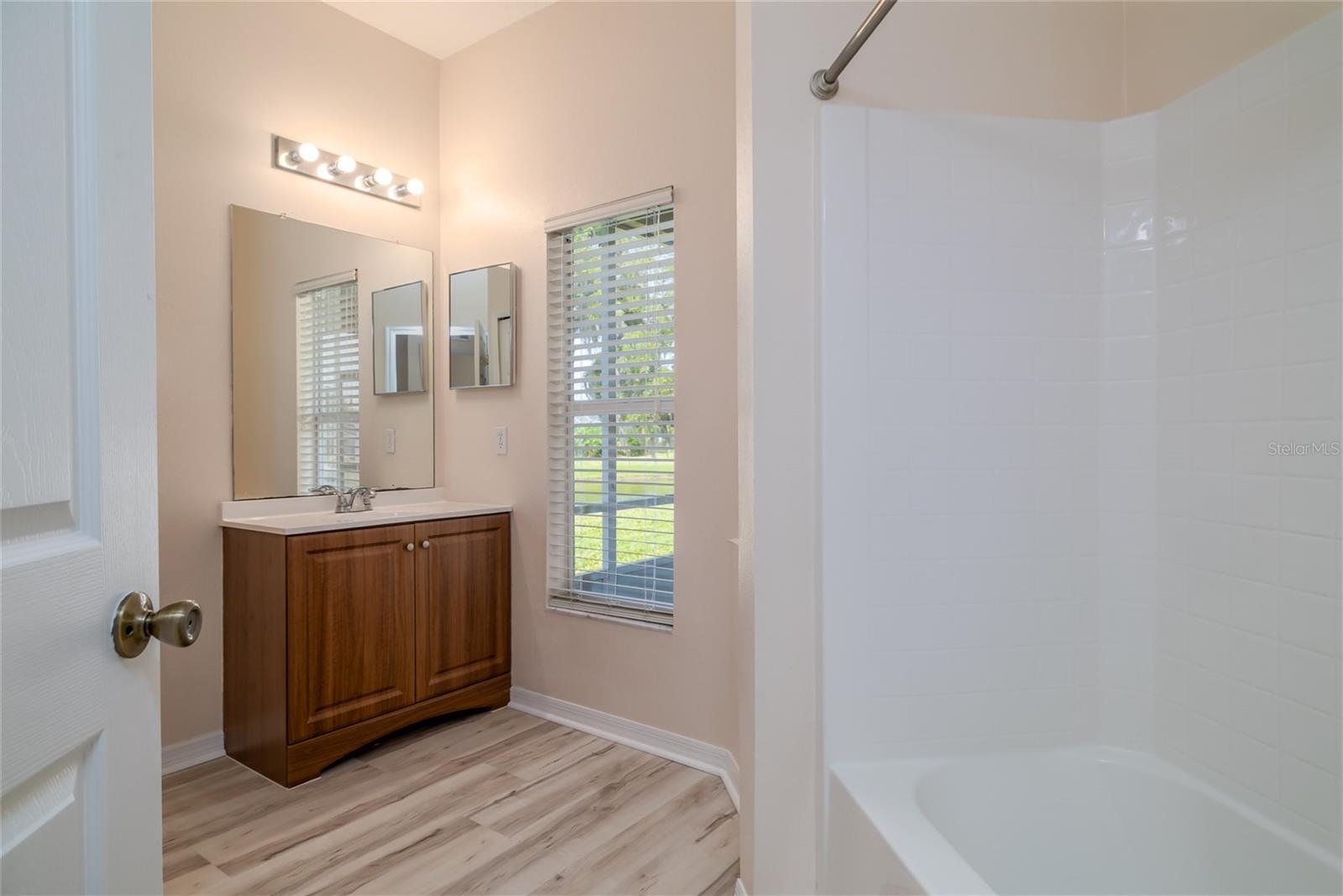 Image 37 of 43 For 404 Central Mariners Drive