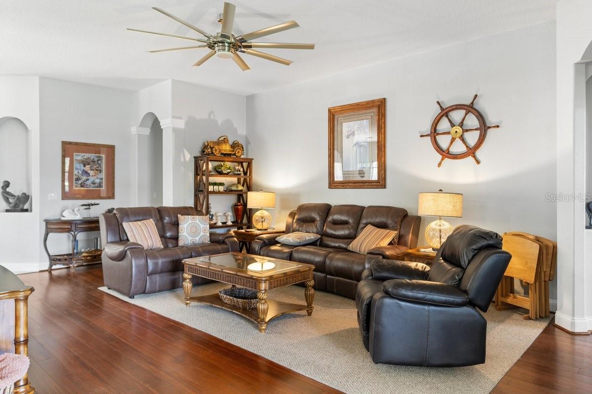 Image 12 of 44 For 637 Marisol Drive