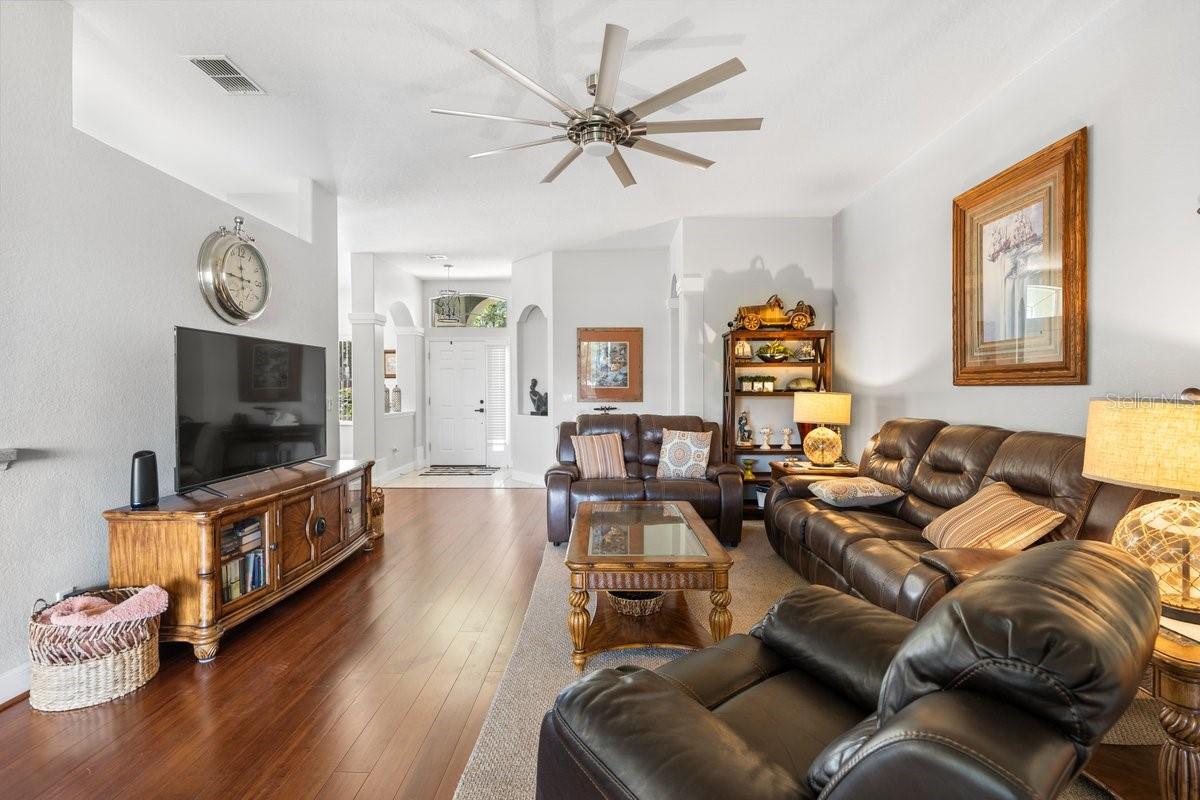 Image 13 of 44 For 637 Marisol Drive