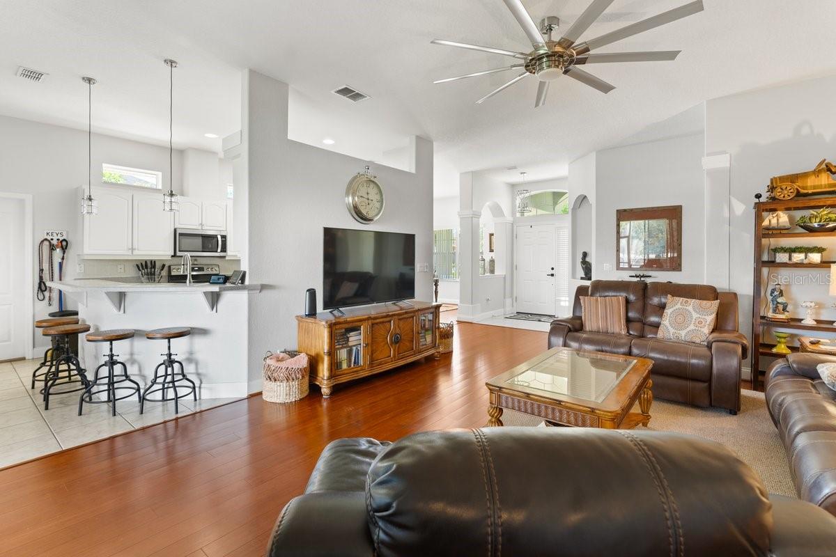 Image 14 of 44 For 637 Marisol Drive