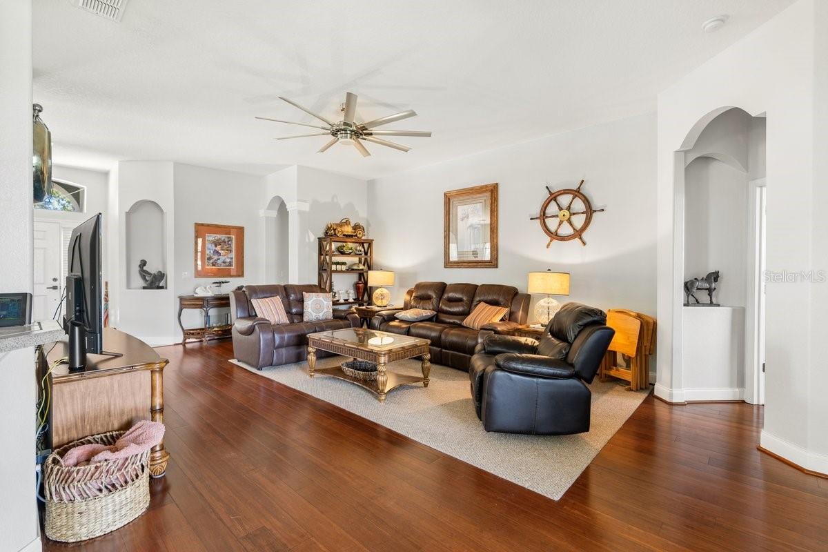 Image 15 of 44 For 637 Marisol Drive
