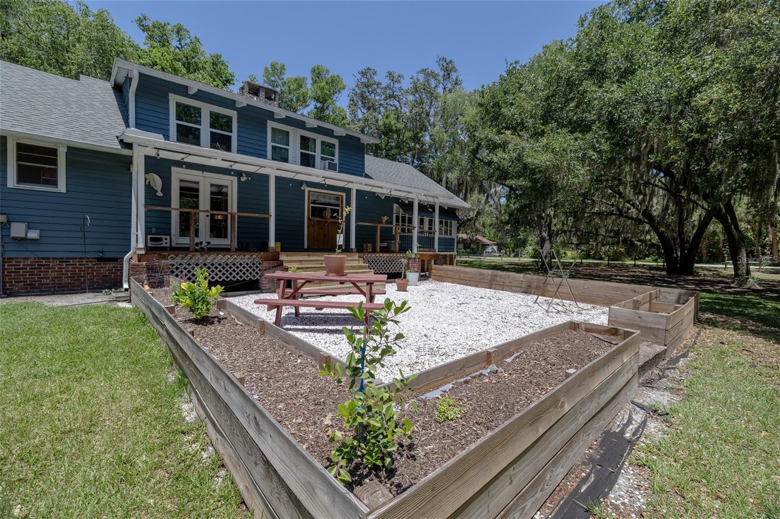 Image 19 of 33 For 4580 Lake James Circle