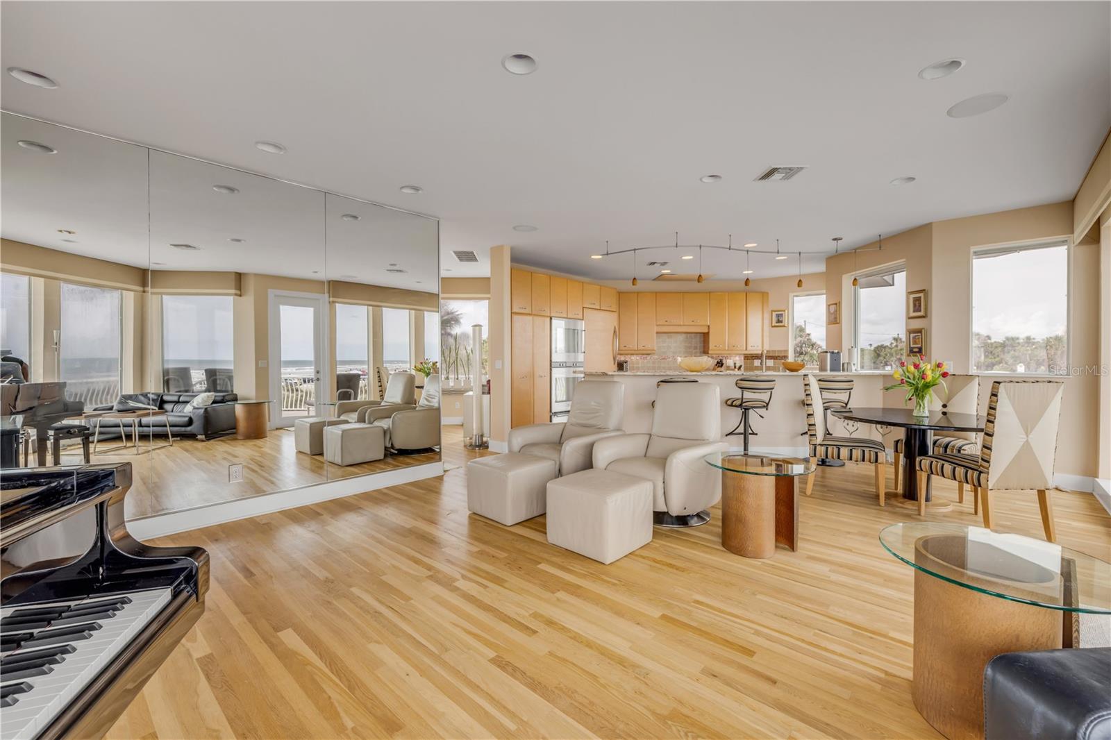 Image 11 of 89 For 951 Atlantic Avenue