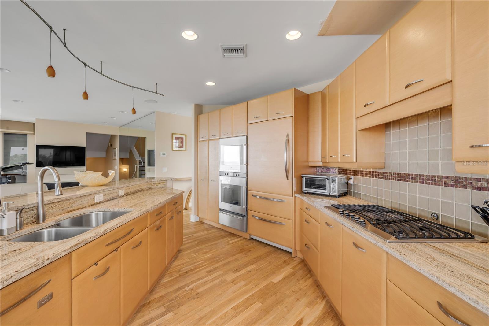 Image 18 of 89 For 951 Atlantic Avenue