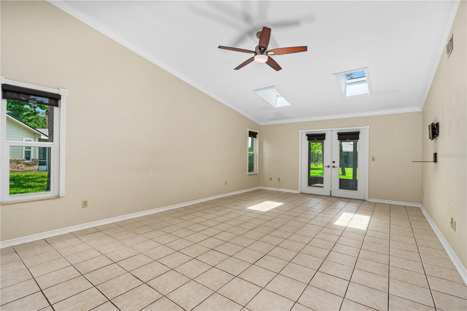 Image 14 of 47 For 115 Bob White Court