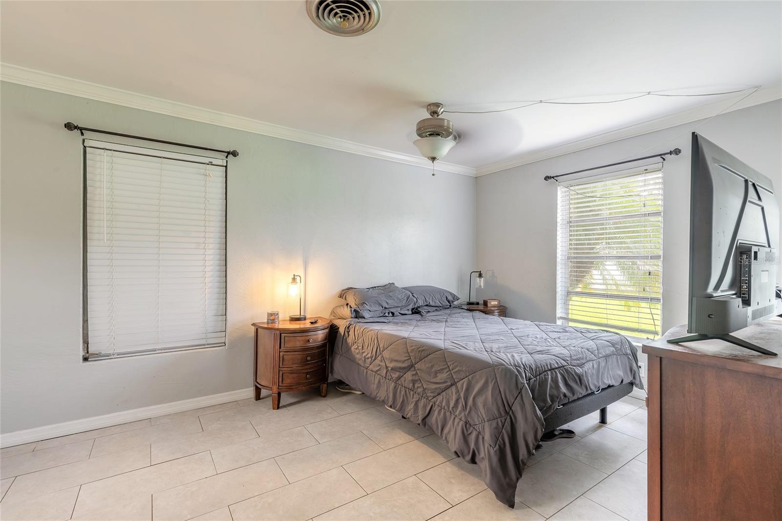 Image 9 of 20 For 306 Jefferson Avenue