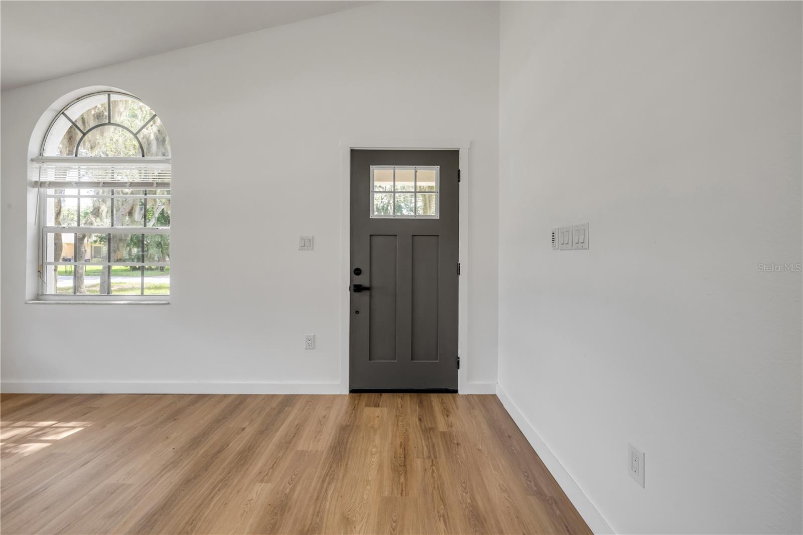 Image 3 of 37 For 2822 Brookline Avenue