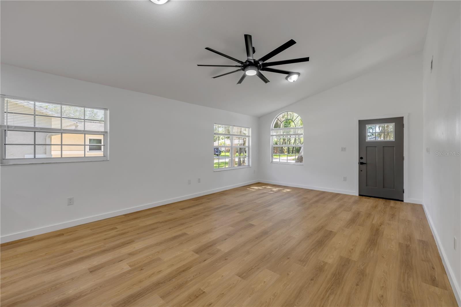 Image 6 of 37 For 2822 Brookline Avenue