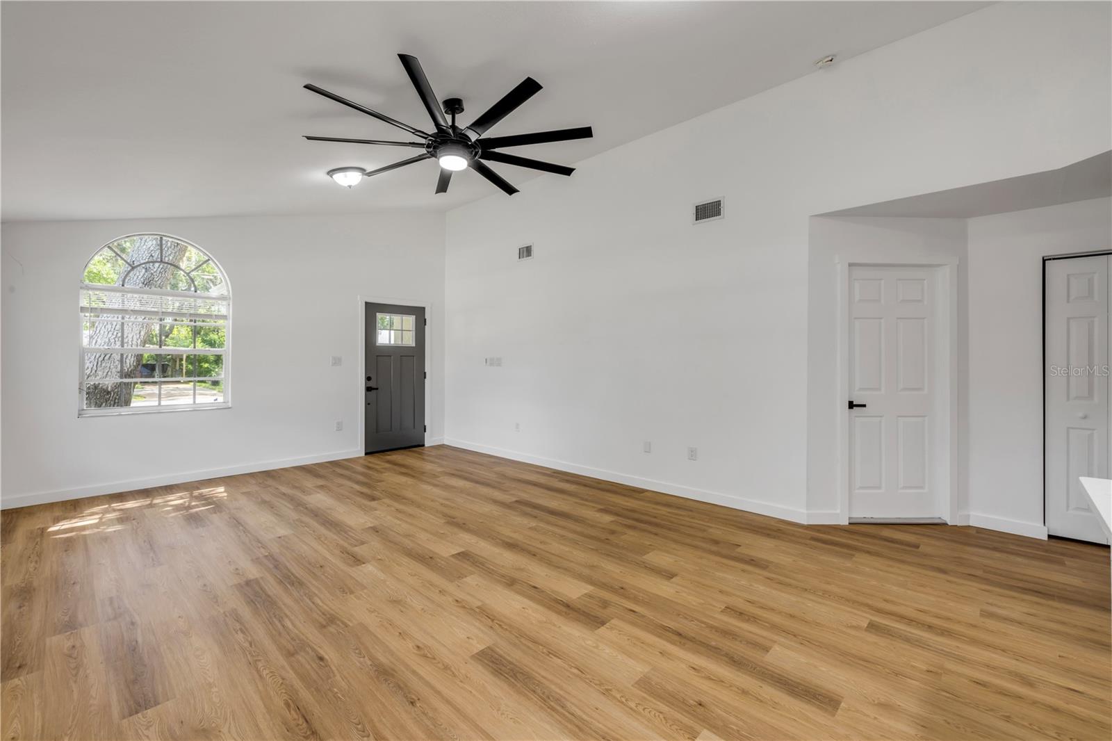 Image 8 of 37 For 2822 Brookline Avenue