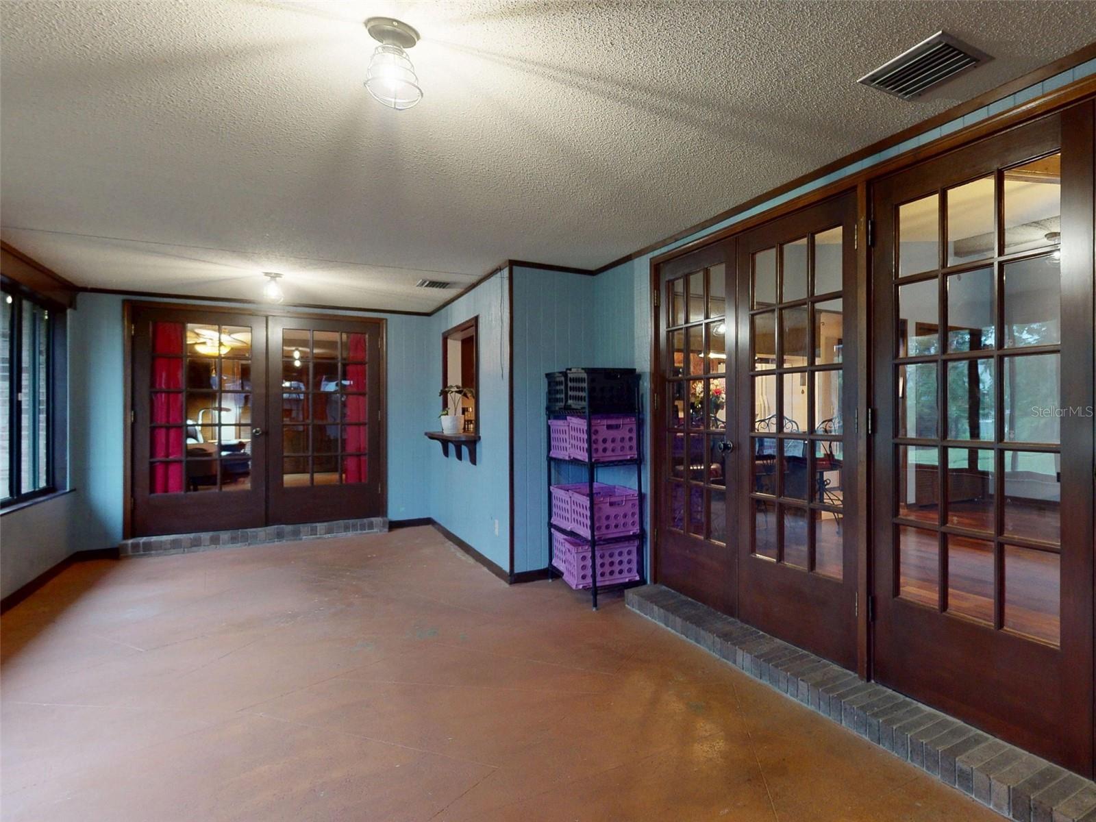 Image 46 of 91 For 108 Dee Street