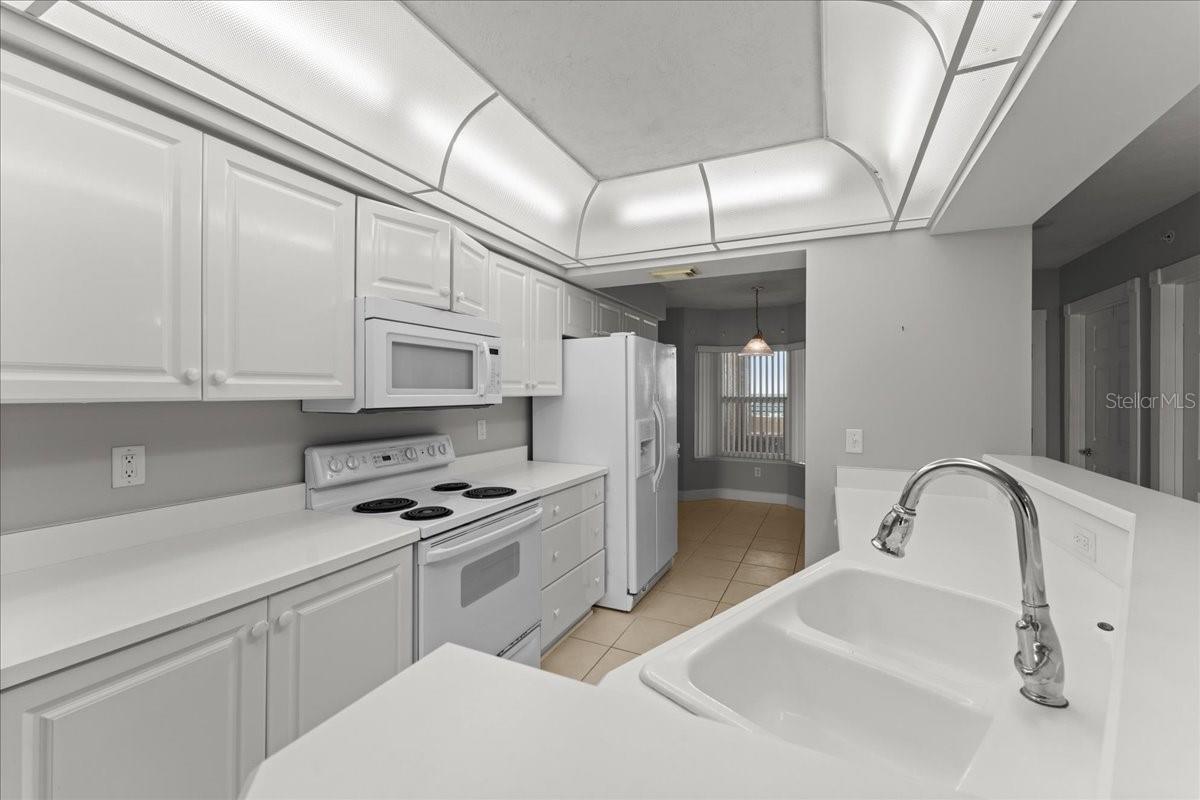 Image 12 of 30 For 3425 Atlantic Avenue 902