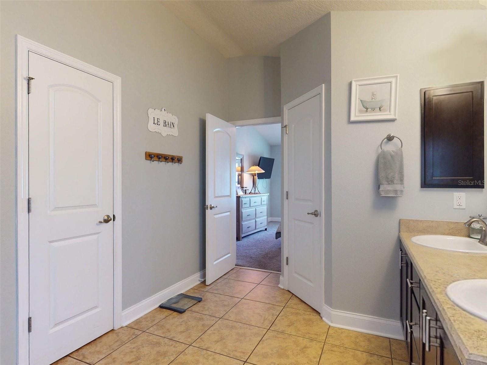 Image 16 of 35 For 535 Coral Trace Boulevard